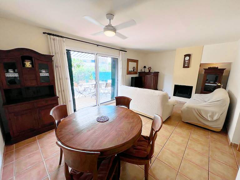 Family-oriented big vacation home with BBQ, yard & pool | Beach nearby | Dogs allowed — photo 4