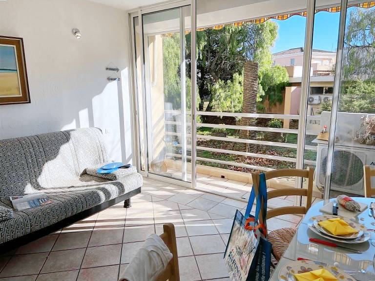 Holiday apartment with 1 room for 4 persons in Fréjus