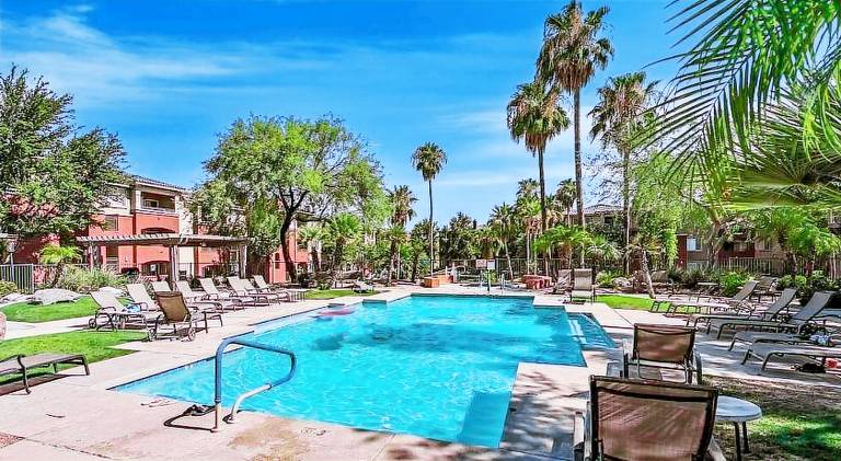 Comfy 2 bed 2 bath Phoenix Paradise with Pool and Gym in Phoenix, AZ