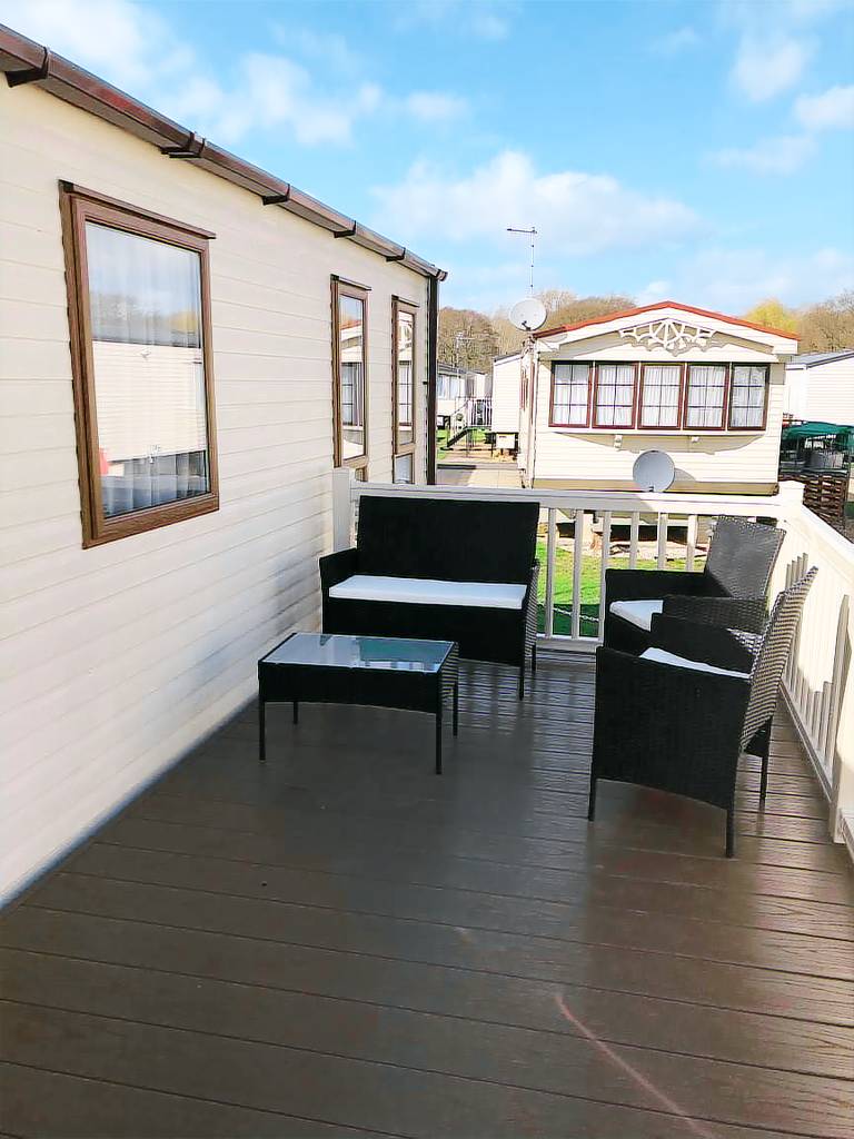 Beautiful 2-Bed Caravan in Stratford-upon-Avon — photo 2