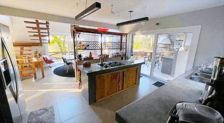 House with jacuzzi & pool — photo 5