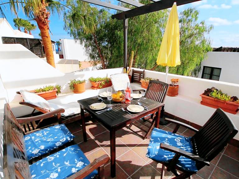 Holiday apartment with patio, hot tub & garden — photo 2