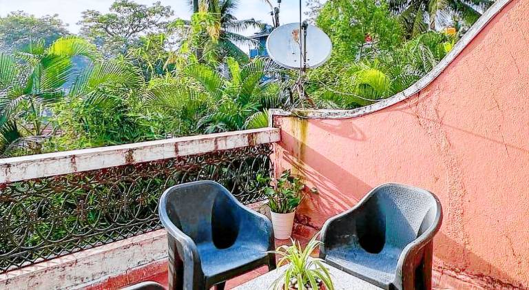 Rental apartment with pool & yard — photo 4