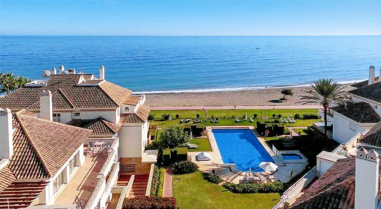 Holiday apartment with jacuzzi & pool — photo 4