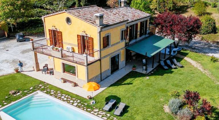 Villa with pool, garden & hot tub — photo 4