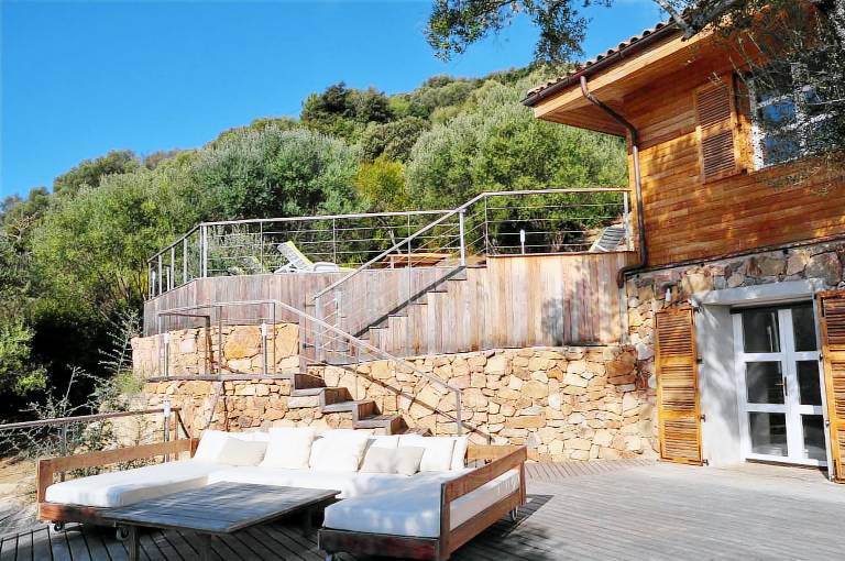 Villa with terrace, garden & private pool | Beach view — photo 3