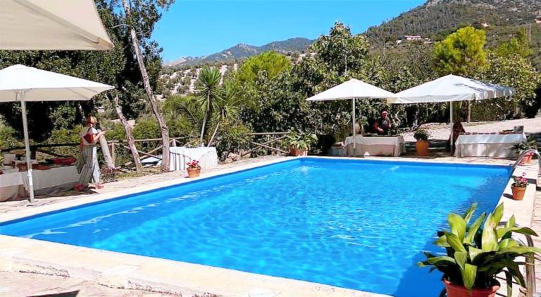 House with pool — photo 2