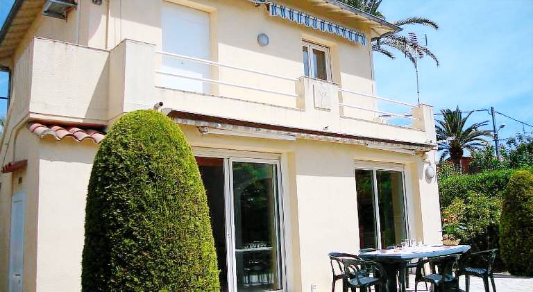 Villa with hot tub & pool in Valbonne