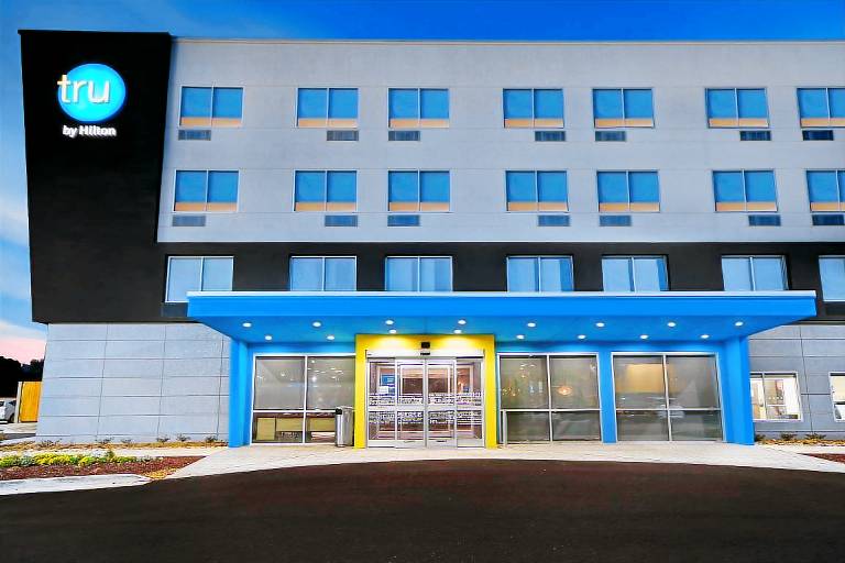 Tru by Hilton West Memphis — photo 2