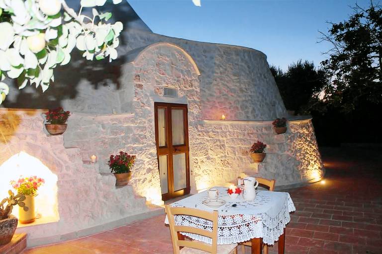 Children-friendly rental with garden, private pool & barbeque | City view | Pets are welcome — photo 2