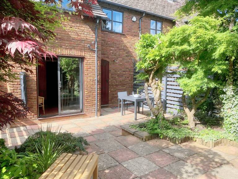 Fully equipped cottage with yard | Pets allowed in Warwick