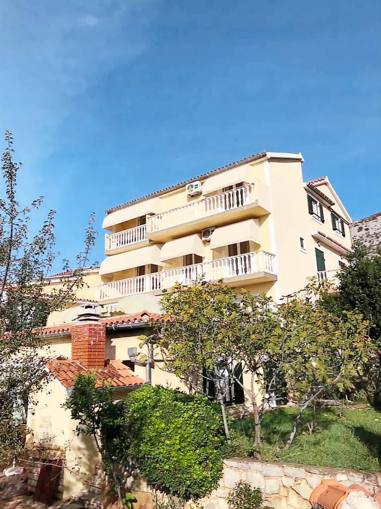 Flat Starigrad