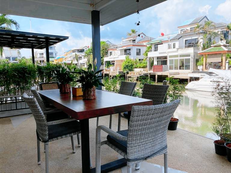House with pool, garden & grill — photo 5