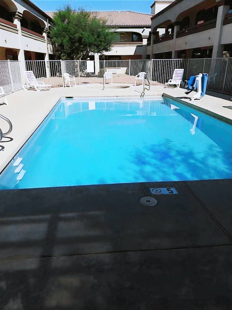 PREMIER INNS TOLLESON — photo 4