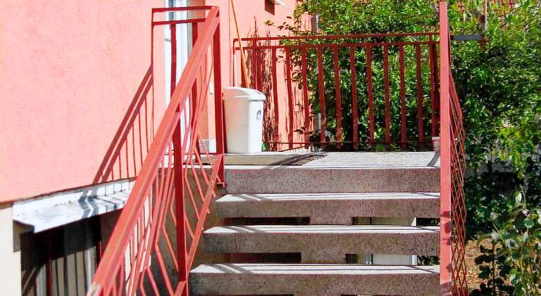 Holiday apartment with yard & barbecue — photo 5