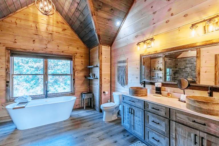 New Lux 4 King Suites GameRm Hot Tub Views — photo 5