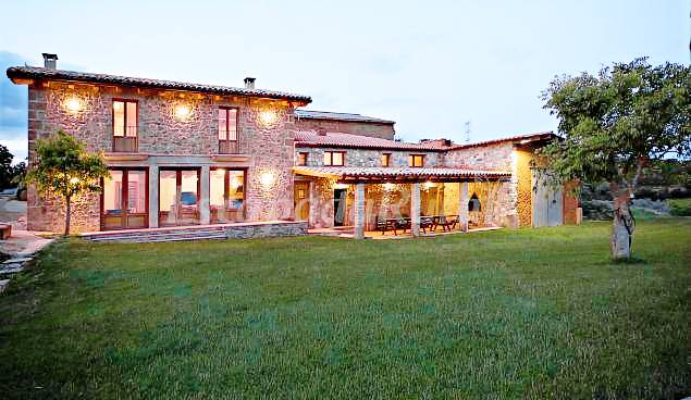 Children-friendly beautiful cottage with yard, barbeque & patio | Garden view | Pet-friendly — photo 5
