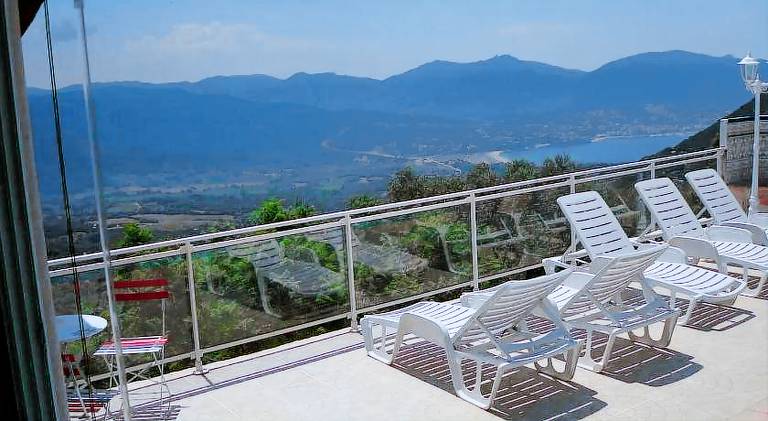 Villa with pool — photo 4