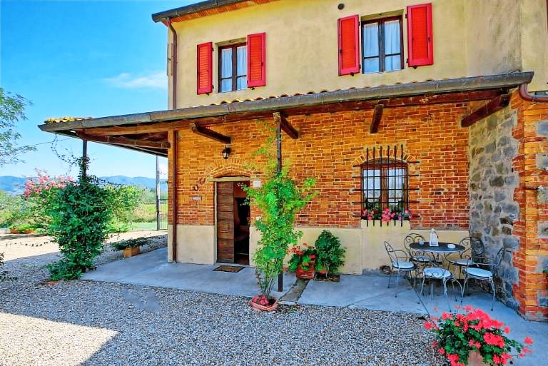 Charming farm with pool, garden & barbeque | Pets allowed in Marciano della Chiana
