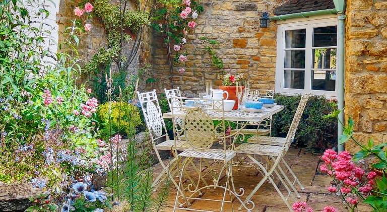 House with yard, patio & barbecue — photo 3