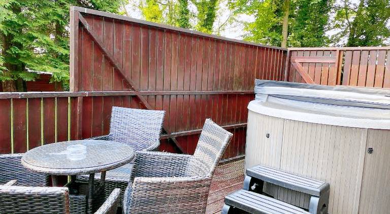 Wonderful chalet with hot tub | Pets are welcome — photo 3