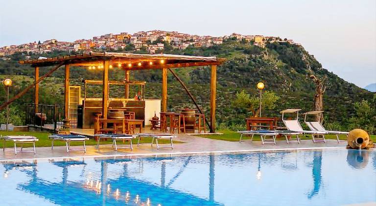 Family-friendly vacation home with pool, terrace & barbecue | Pet-friendly — photo 3