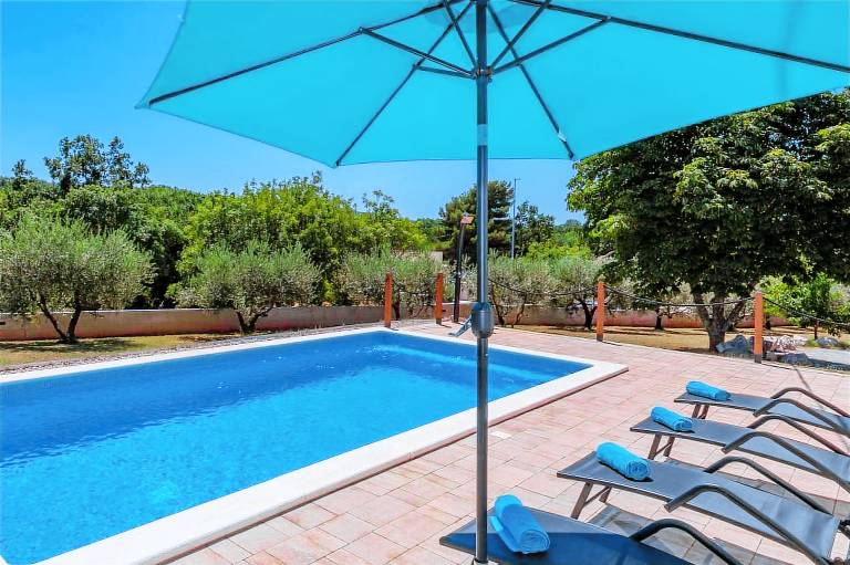 Family-friendly rental with patio, garden & pool | Pool view | Dogs allowed — photo 4