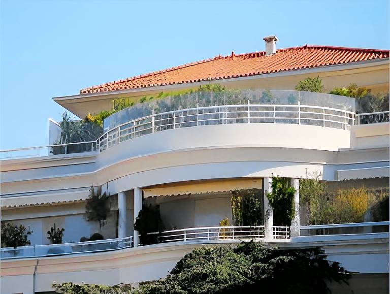 Serviced apartment with patio in Mougins