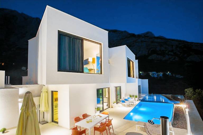 Fully equipped spacious villa with barbecue & pool | Perfect for remote work | Pets allowed — photo 3