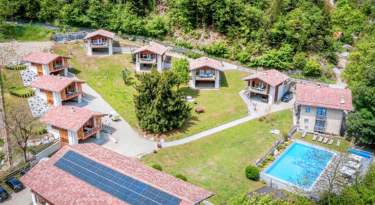 Apartment with barbecue, sauna & pool | Pet-friendly in Ledro