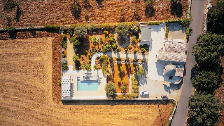 Villa with private pool, barbeque & yard — photo 5