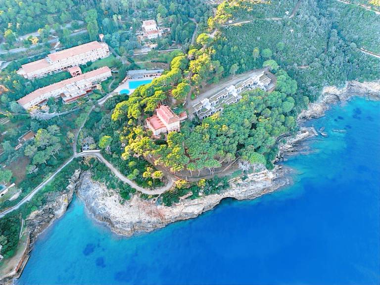 Holiday apartment with patio, yard & pool | Sea view | Pets are welcome — photo 4