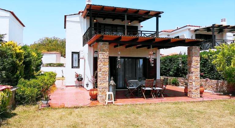 Villa with garden, barbeque & patio — photo 3