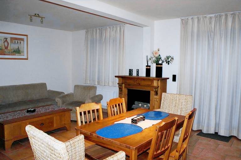 Vacation home with garden, pool & patio — photo 4