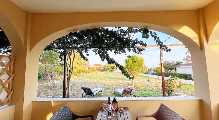 Rental apartment with patio & garden — photo 4