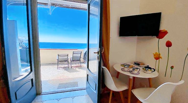 Child-friendly lovely rental apartment with terrace & hot tub | Next to the beach | Pet-friendly — photo 4