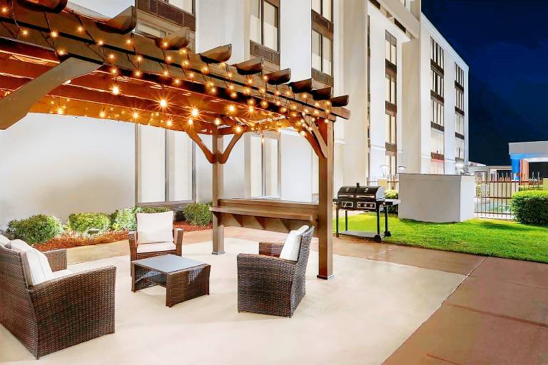 La Quinta Inn & Suites by Wyndham Dothan — photo 5