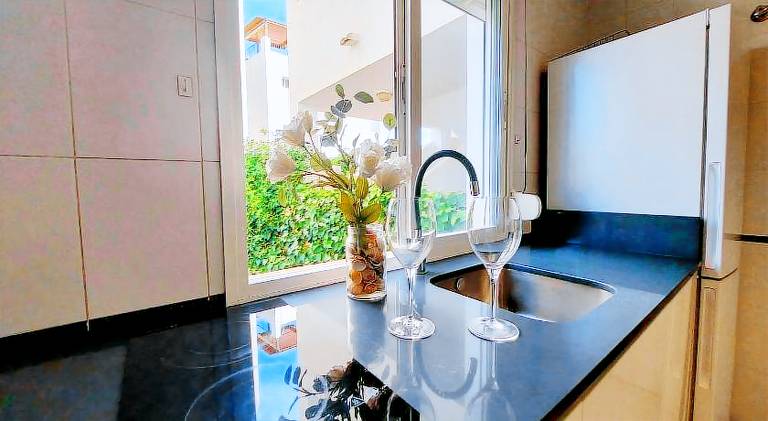 Rental apartment with garden, terrace & pool — photo 5