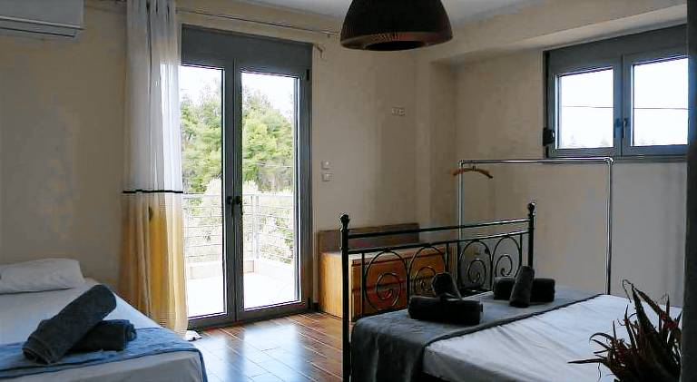 Villa with patio & yard | Pets allowed — photo 2