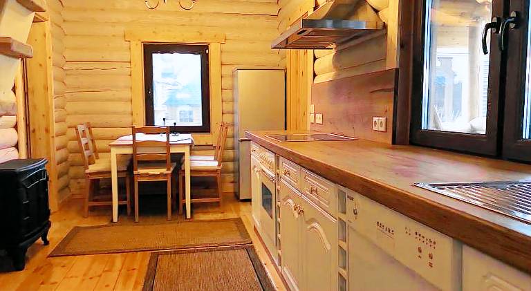Vacation home with hot tub — photo 4