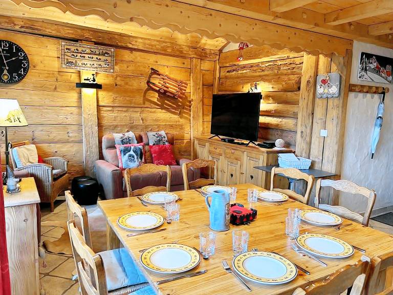 Duplex Near Les Gets Perrières Slopes with Balcony and Parking — photo 4