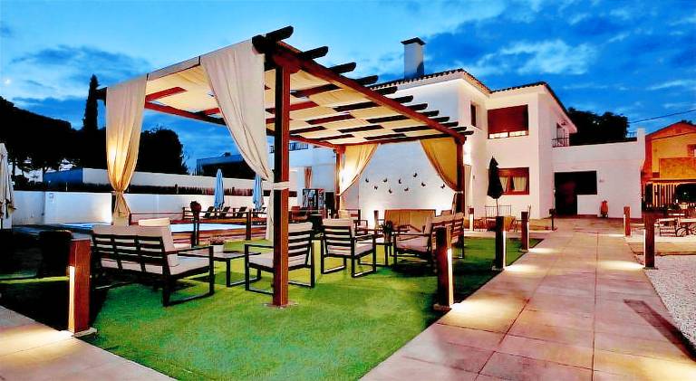 Nice rental apartment with private pool, yard & terrace | Pets are welcome — photo 3