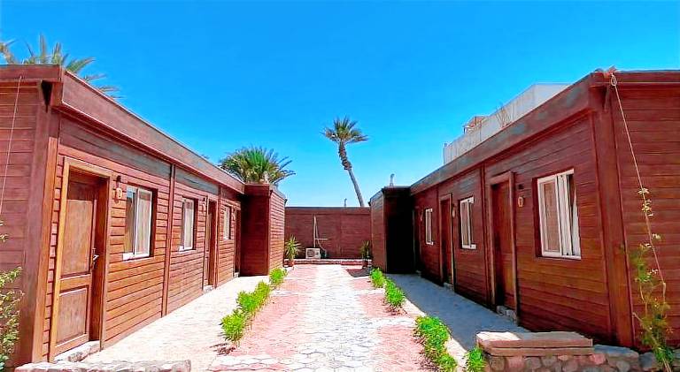 Lodge with garden & patio — photo 4