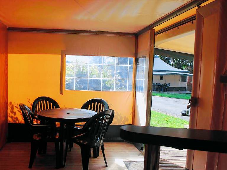 Tent with terrace & pool — photo 5
