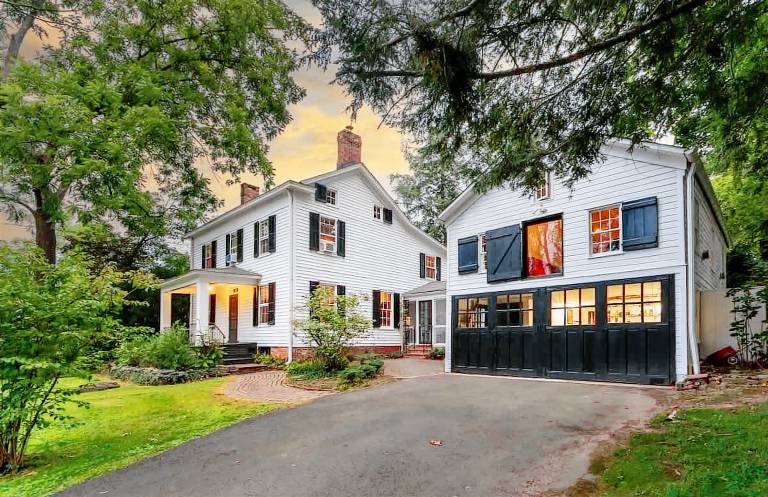 Children-friendly beautiful house with fast internet, garden & grill | Pet-friendly in Somerset, NJ