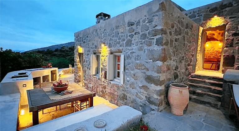 Villa with BBQ & patio — photo 4