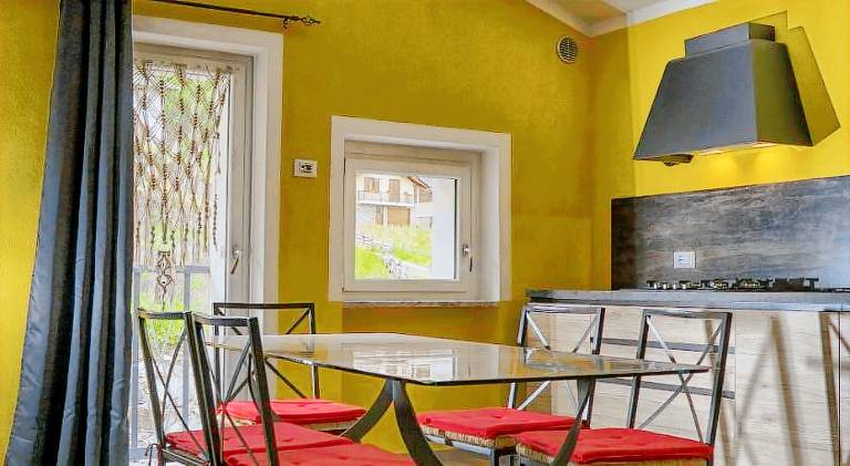Rental apartment with patio & yard | Dogs allowed — photo 4