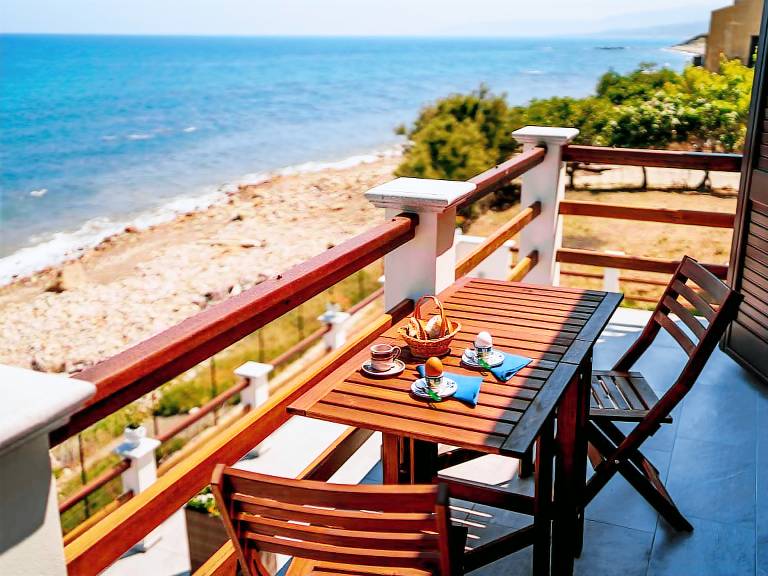 Fully equipped beautiful rental apartment with BBQ & yard | Sea view | Pets are welcome — photo 2