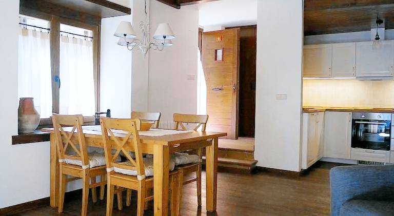 Fully equipped chalet with patio & hot tub | Pet-friendly — photo 3