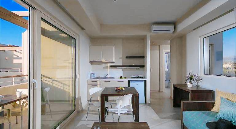 Wonderful serviced apartment with yard, terrace & pool | Next to the beach | Dogs allowed — photo 2